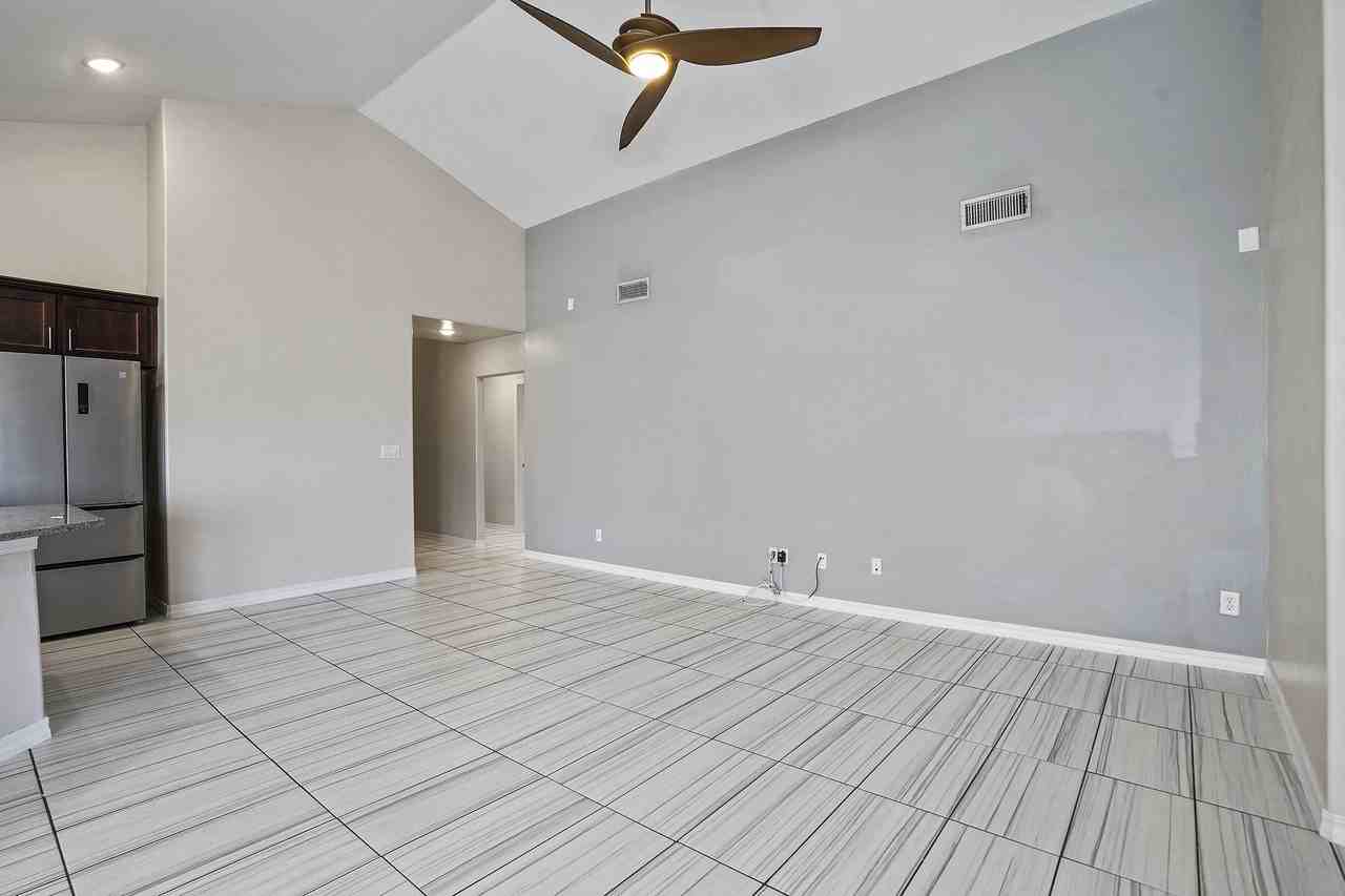 14925 Tierra Haven Ave - Photo 4 of 30