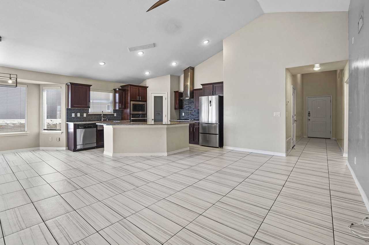 14925 Tierra Haven Ave - Photo 5 of 30