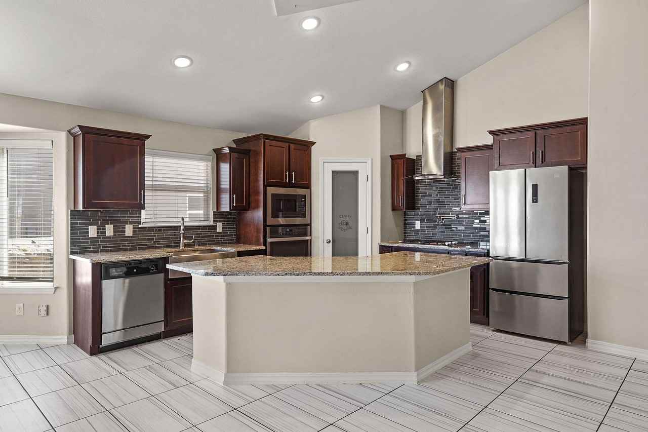 14925 Tierra Haven Ave - Photo 6 of 30