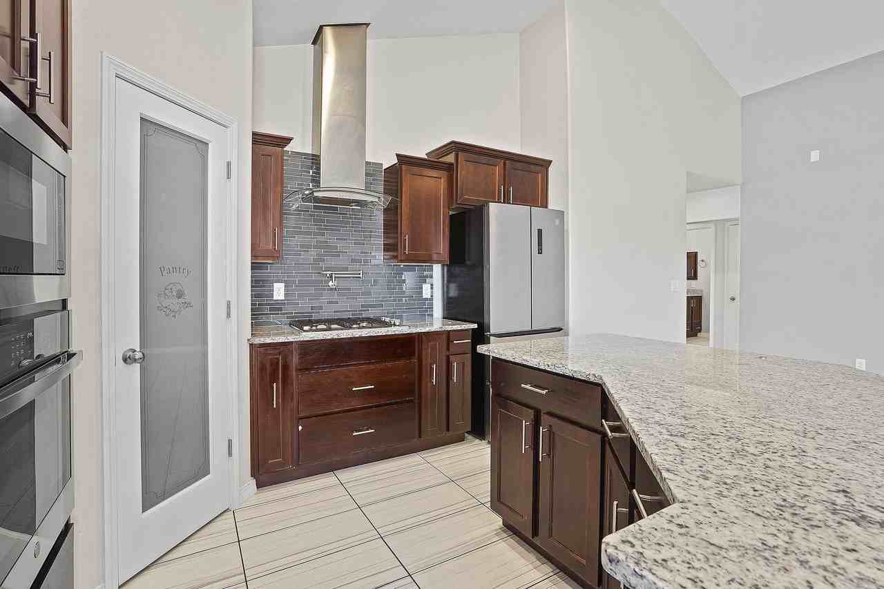 14925 Tierra Haven Ave - Photo 7 of 30