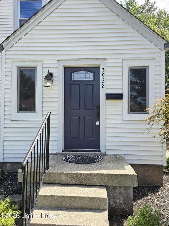 3932 Kennison Ave - Photo 4 of 50
