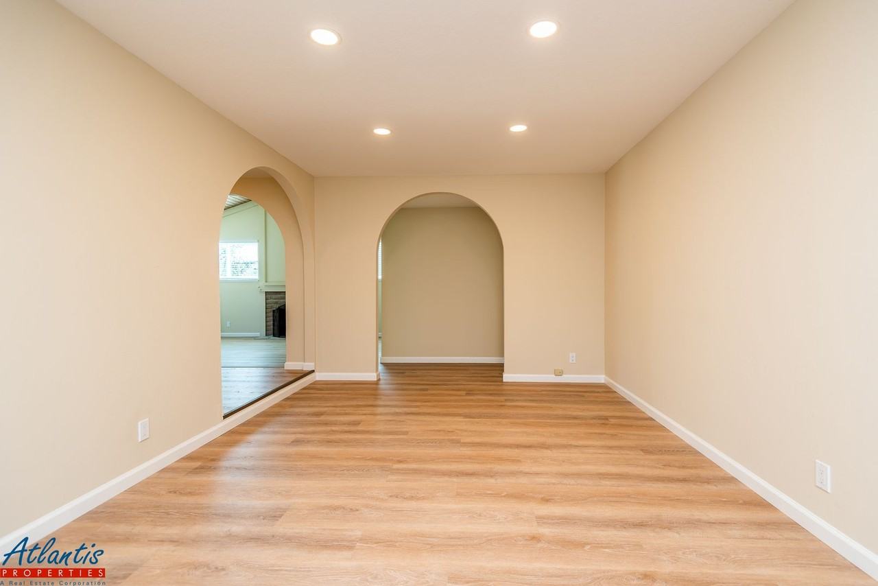 6263 Malory Dr - Photo 6 of 20