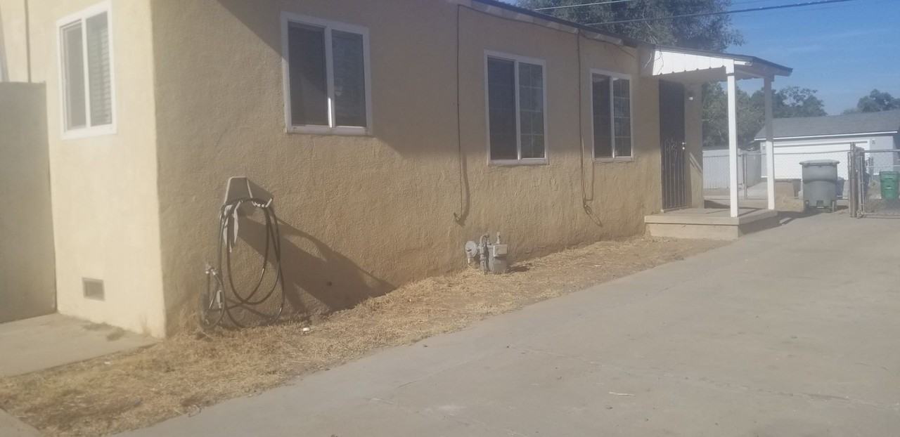 329 S Oildale Dr - Photo 2 of 11