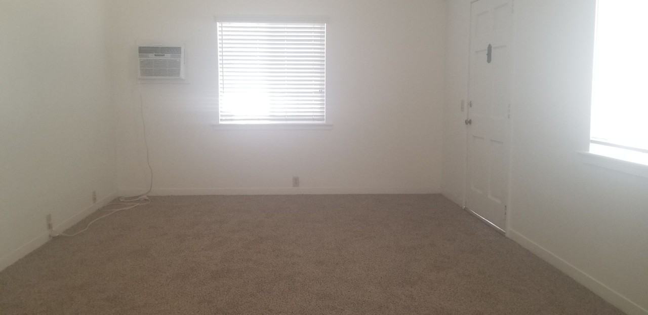 329 S Oildale Dr - Photo 4 of 11
