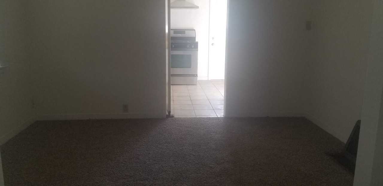 329 S Oildale Dr - Photo 5 of 11