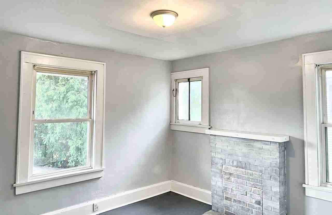 1438 Rowland Ave Ne - Photo 2 of 8
