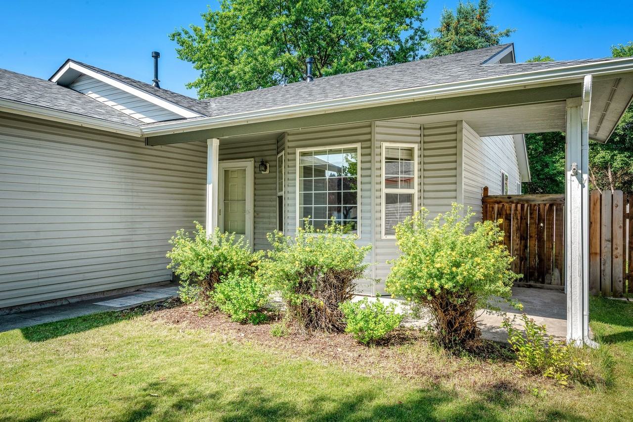 5769 N Lachaise Ln - Photo 3 of 22
