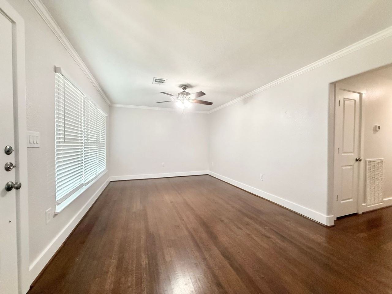 306 Wisteria St - Photo 2 of 21