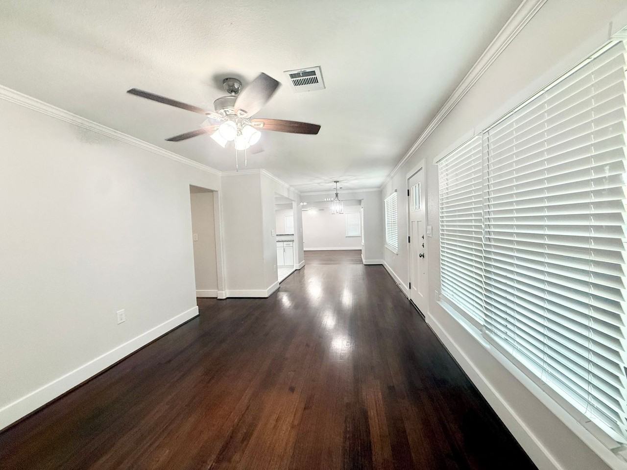 306 Wisteria St - Photo 3 of 21