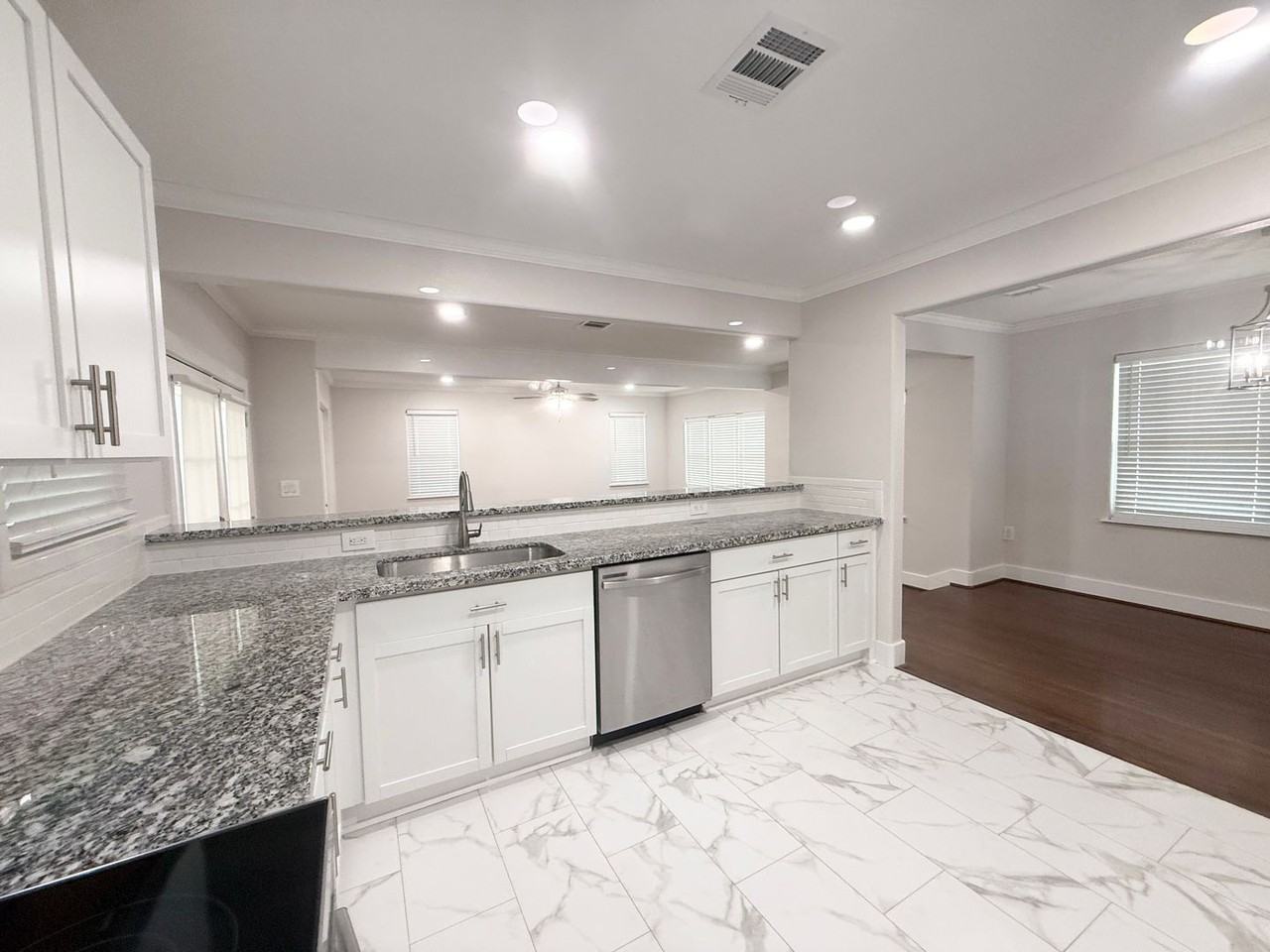 306 Wisteria St - Photo 7 of 21