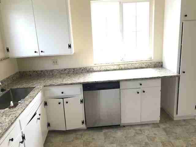 22057 Cameron St - Photo 2 of 7
