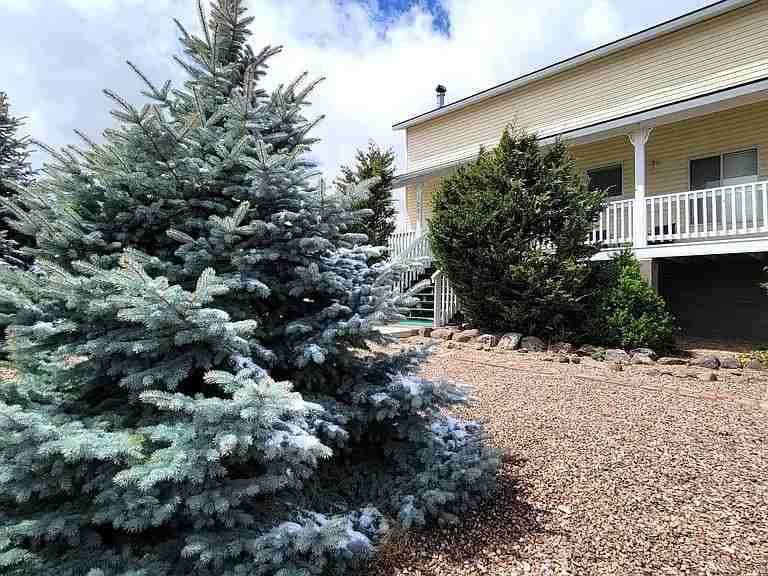 1086 Crosby Street - Photo 5 of 38