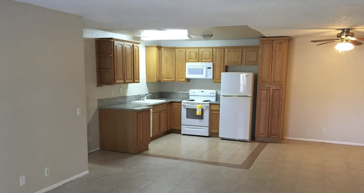 433 Autumn Dr #25 - Photo 3 of 10
