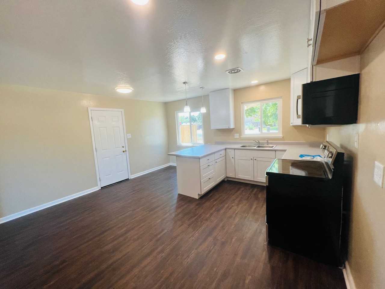 8893 Kelsey Dr - Photo 2 of 18