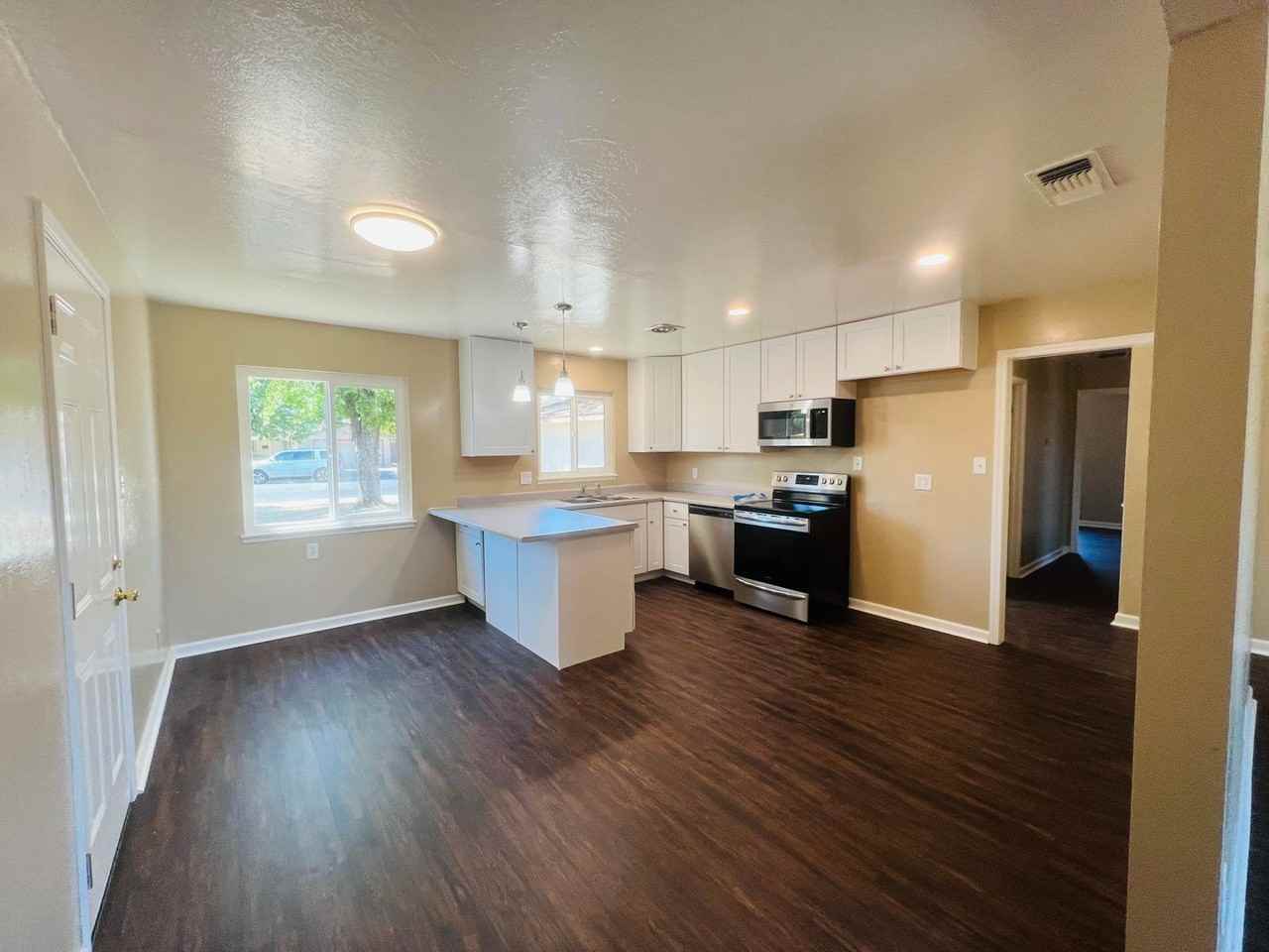 8893 Kelsey Dr - Photo 3 of 18