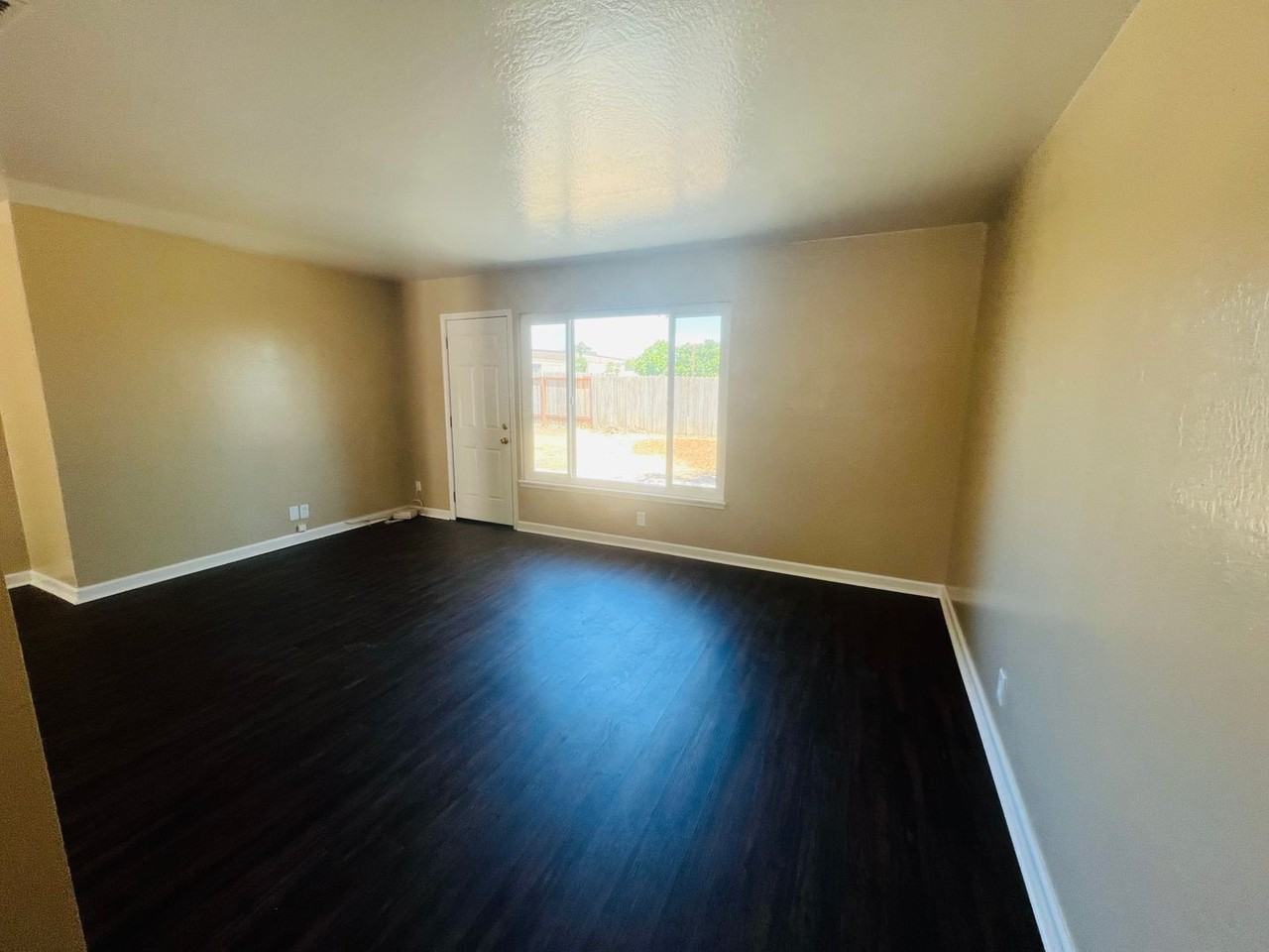 8893 Kelsey Dr - Photo 5 of 18