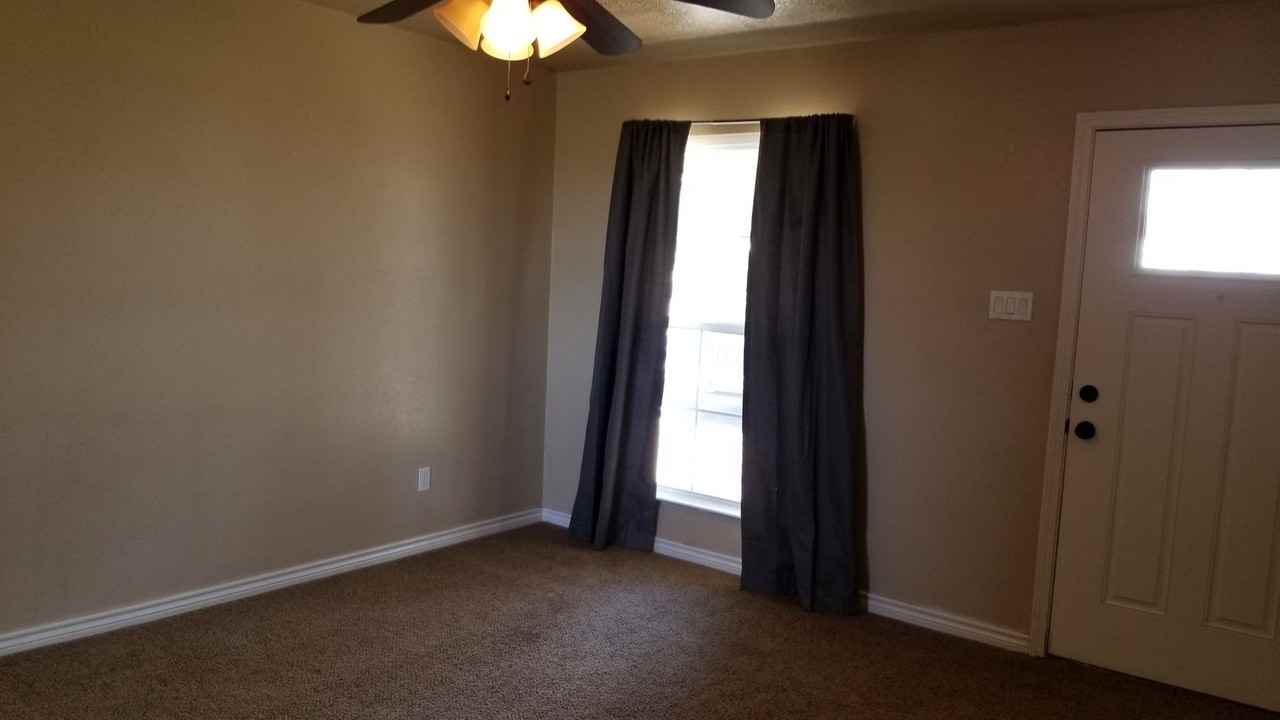 117 Lockwood Dr - Photo 4 of 17
