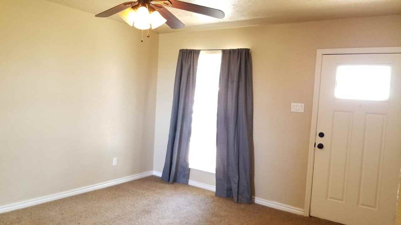 117 Lockwood Dr - Photo 5 of 17