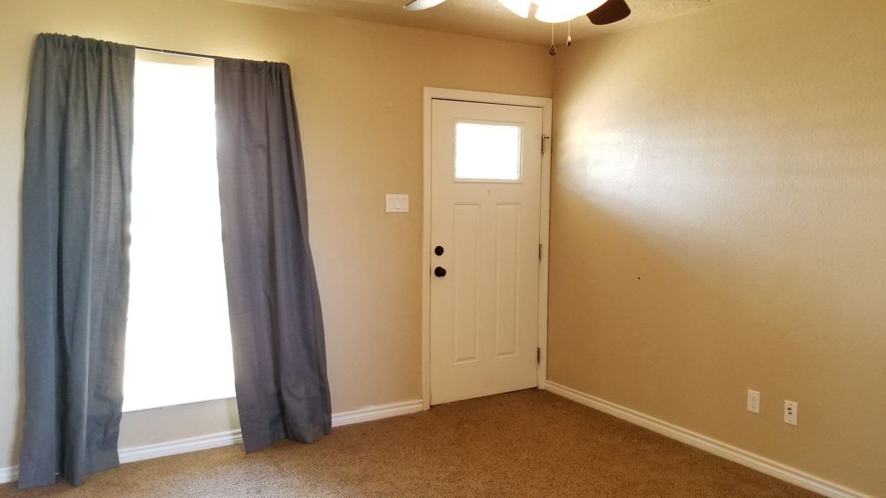 117 Lockwood Dr - Photo 6 of 17