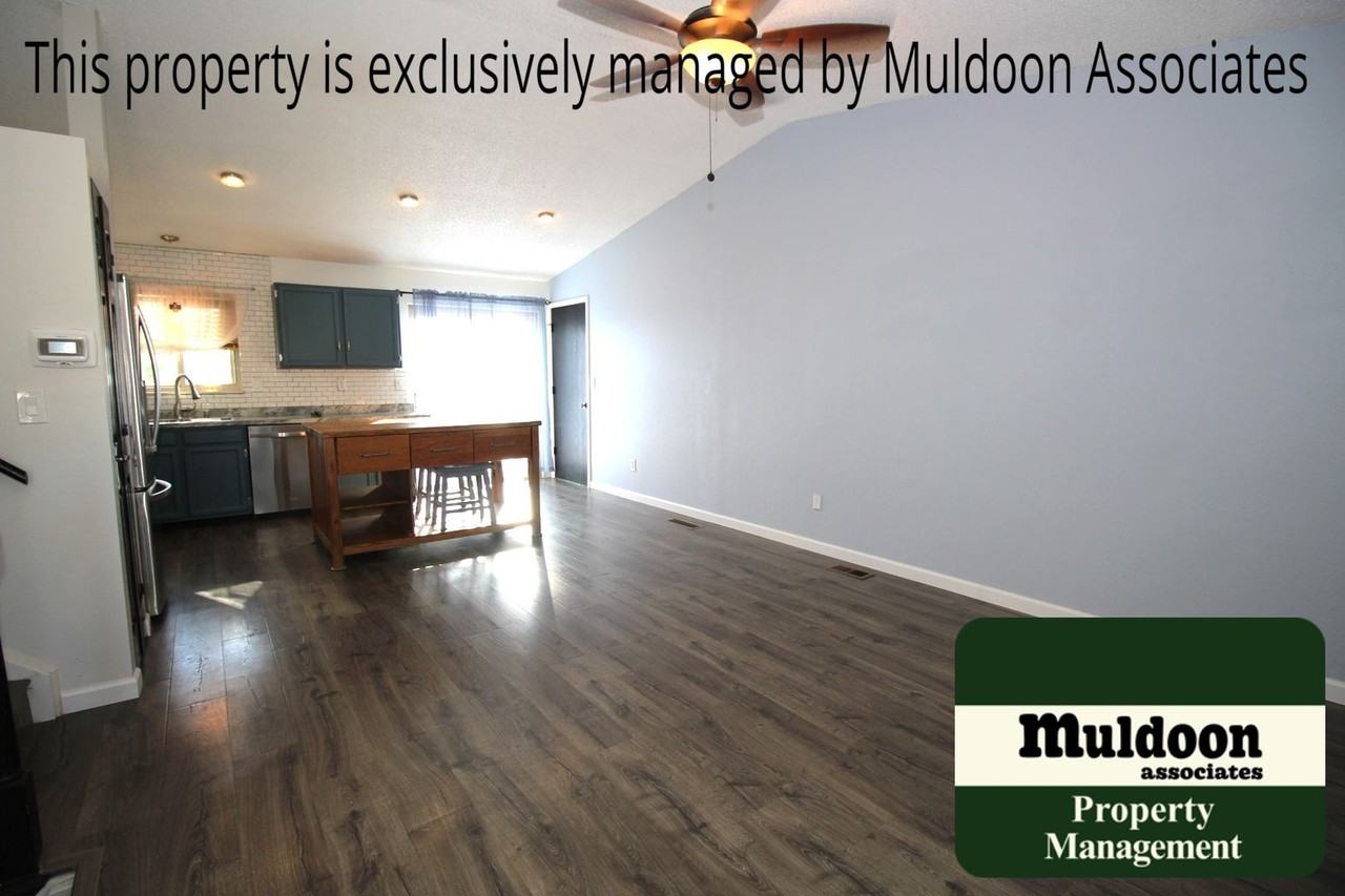 7655 Vallhalla Dr - Photo 3 of 30