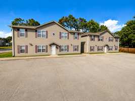featured image of 215 S Hudson St