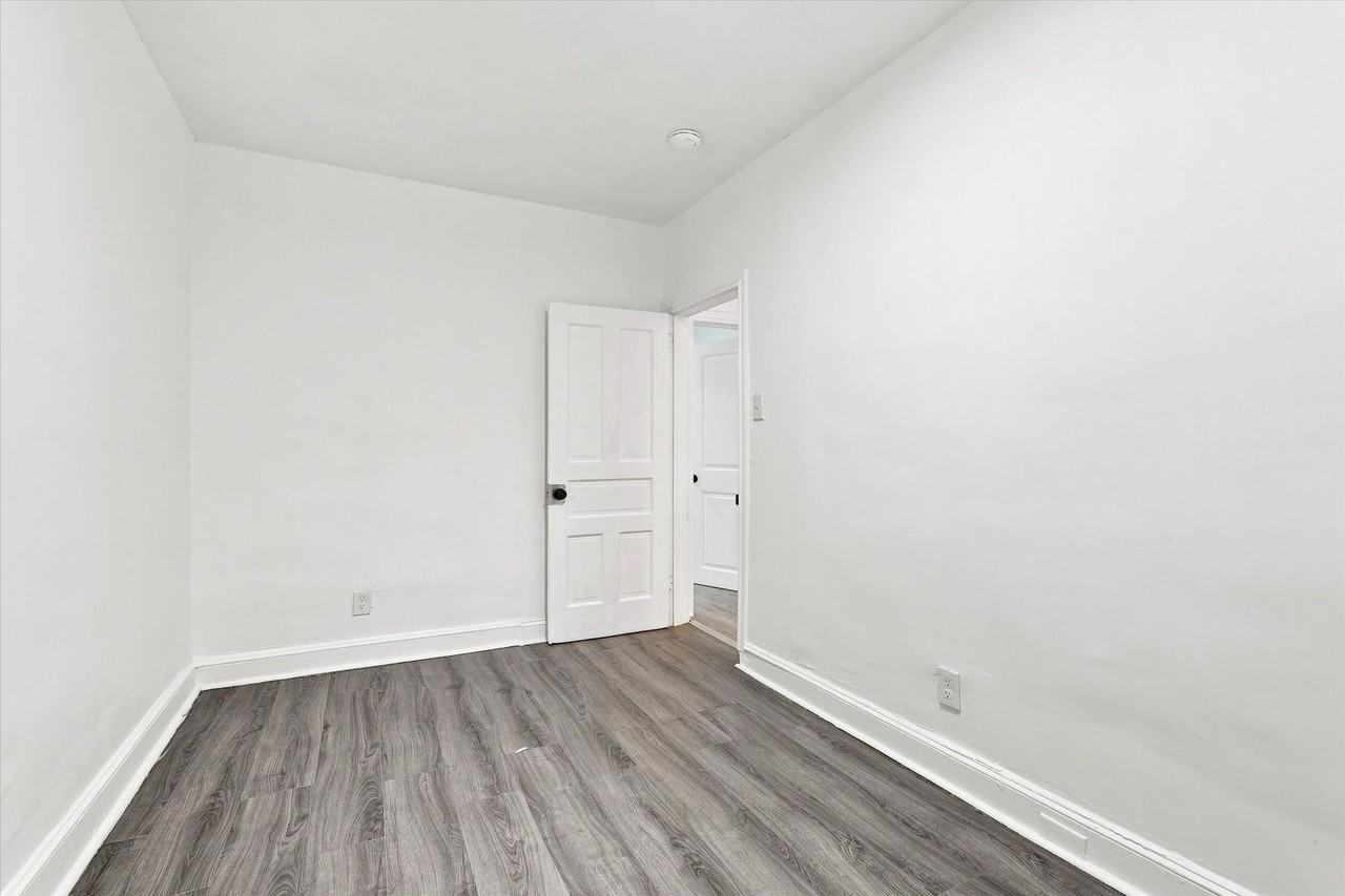 2411 W Oakdale St - Photo 4 of 15