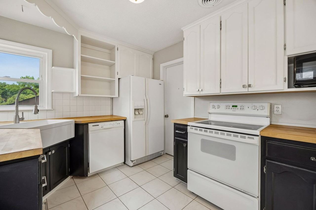 2206 Arthur St NE - Photo 6 of 50