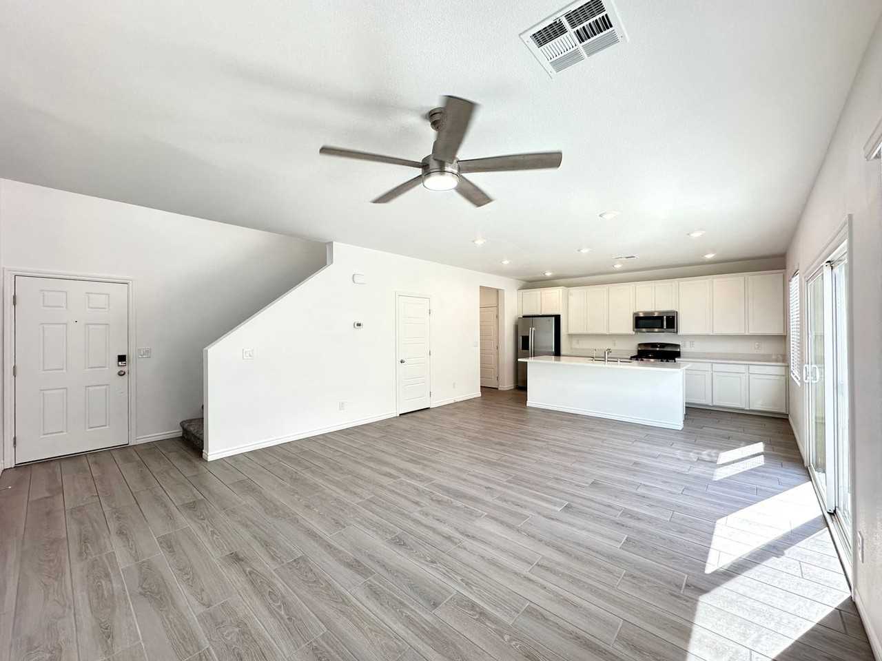 8357 Aurora Ridge Ave - Photo 6 of 33