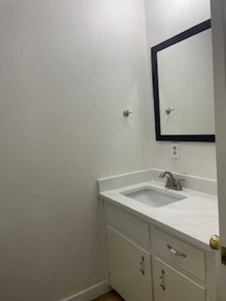 902 Glen Rose Rd - Photo 2 of 10