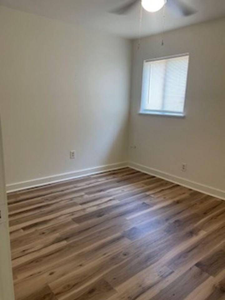 902 Glen Rose Rd - Photo 3 of 10