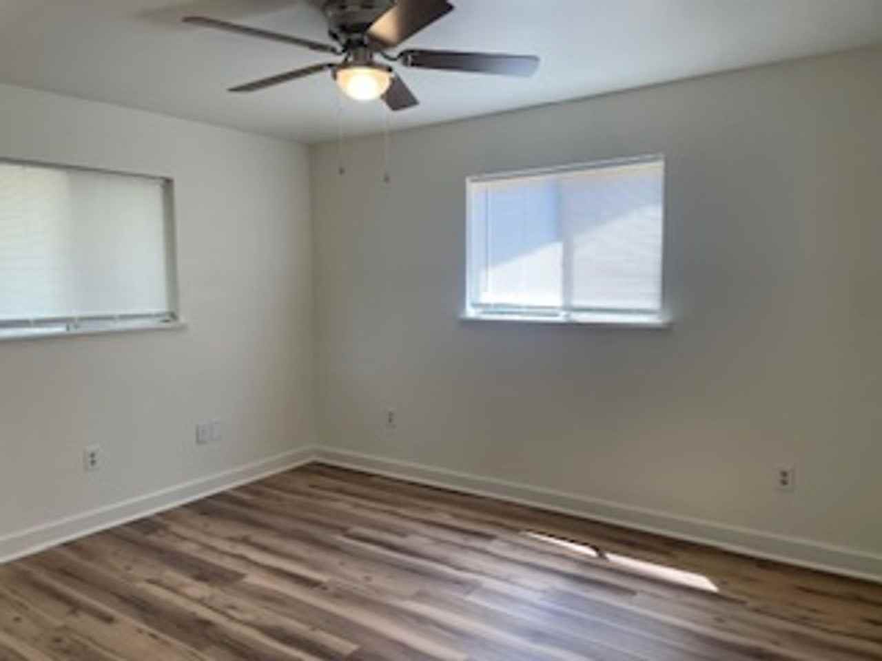 902 Glen Rose Rd - Photo 5 of 10
