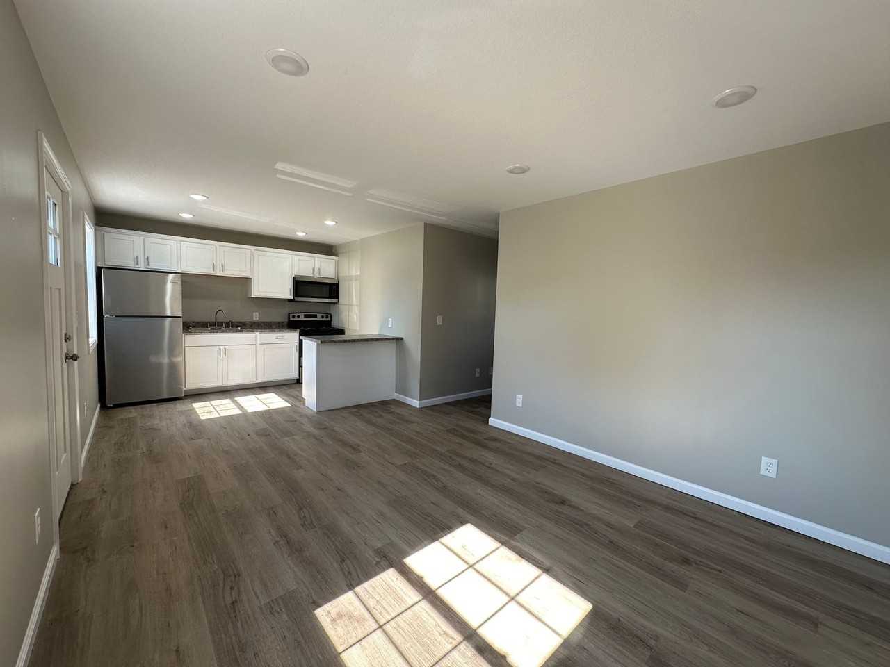 115 Evergreen Pl - Photo 2 of 6