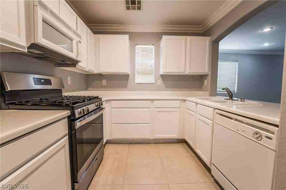 9232 Nerone Ave - Photo 4 of 22