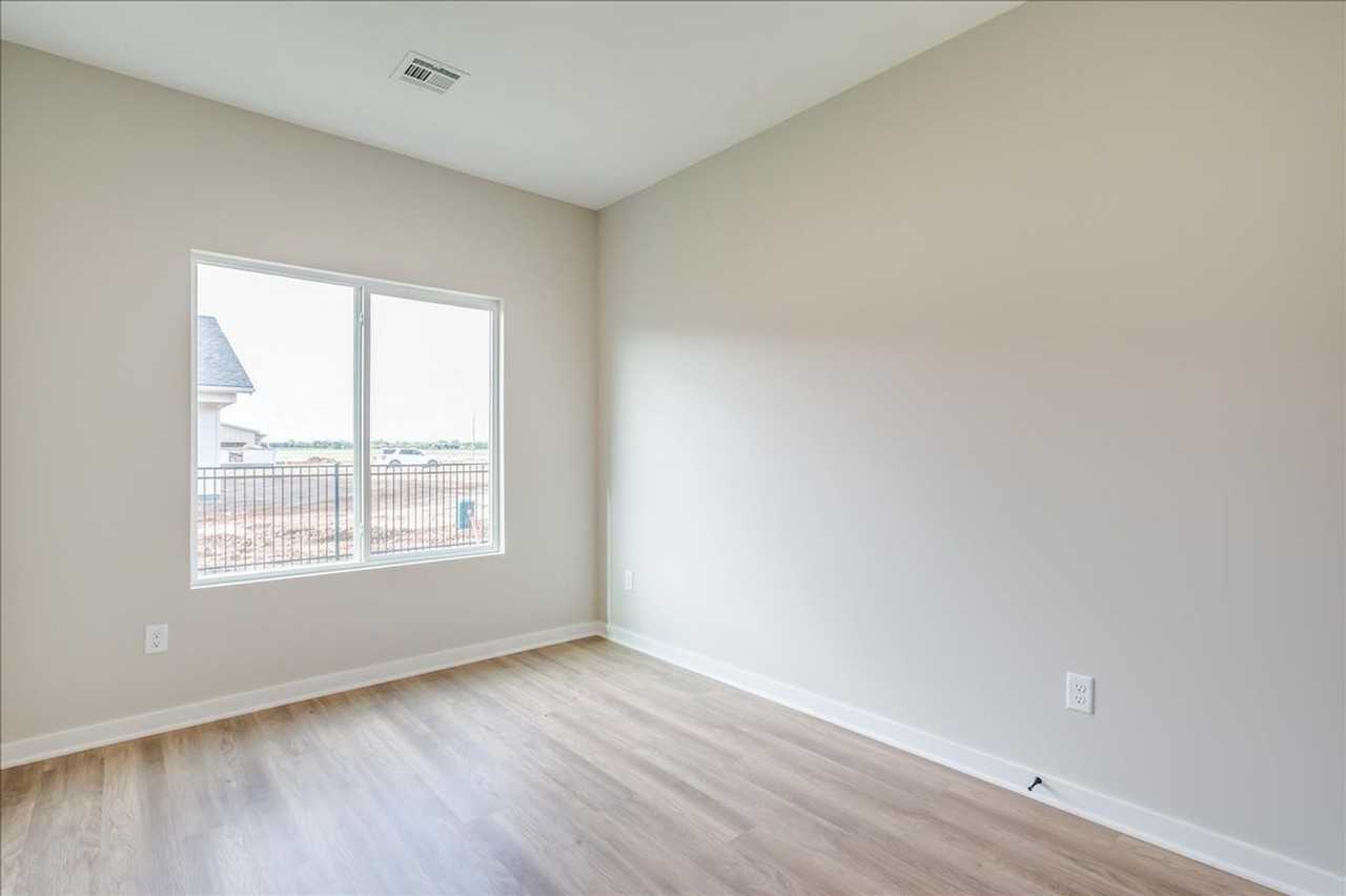 2102 N Melody Ct - Photo 6 of 15