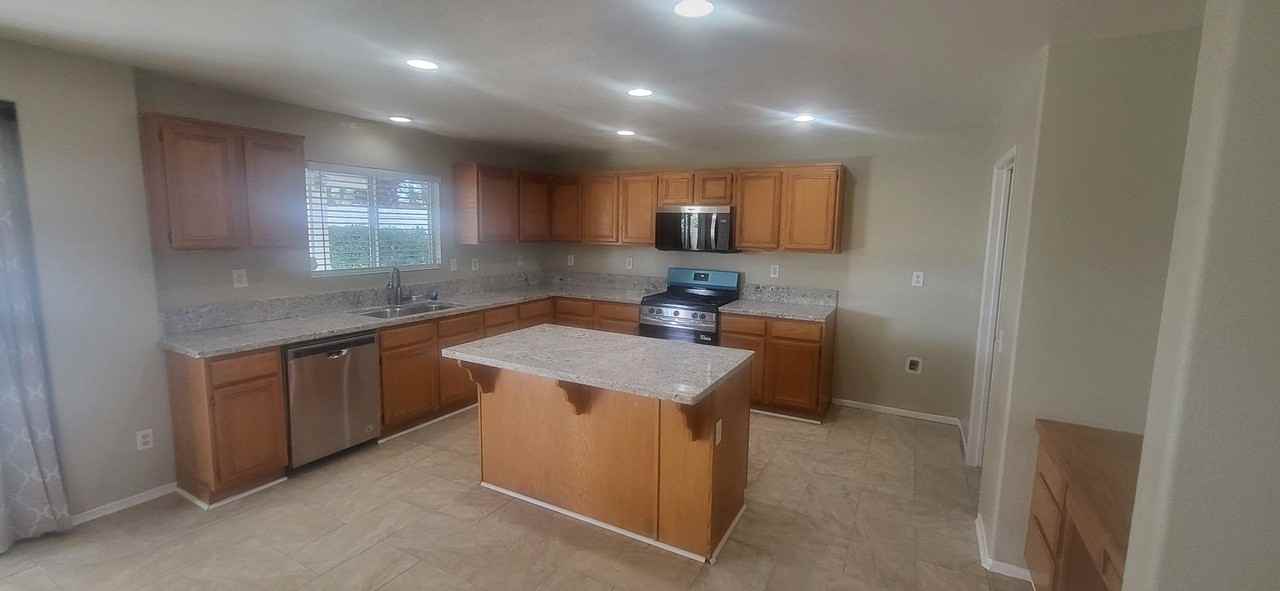 44745 Longfellow Ave - Photo 7 of 19