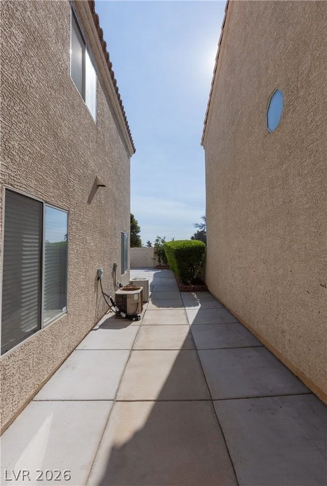 1516 Pacific Terrace Dr - Photo 6 of 37