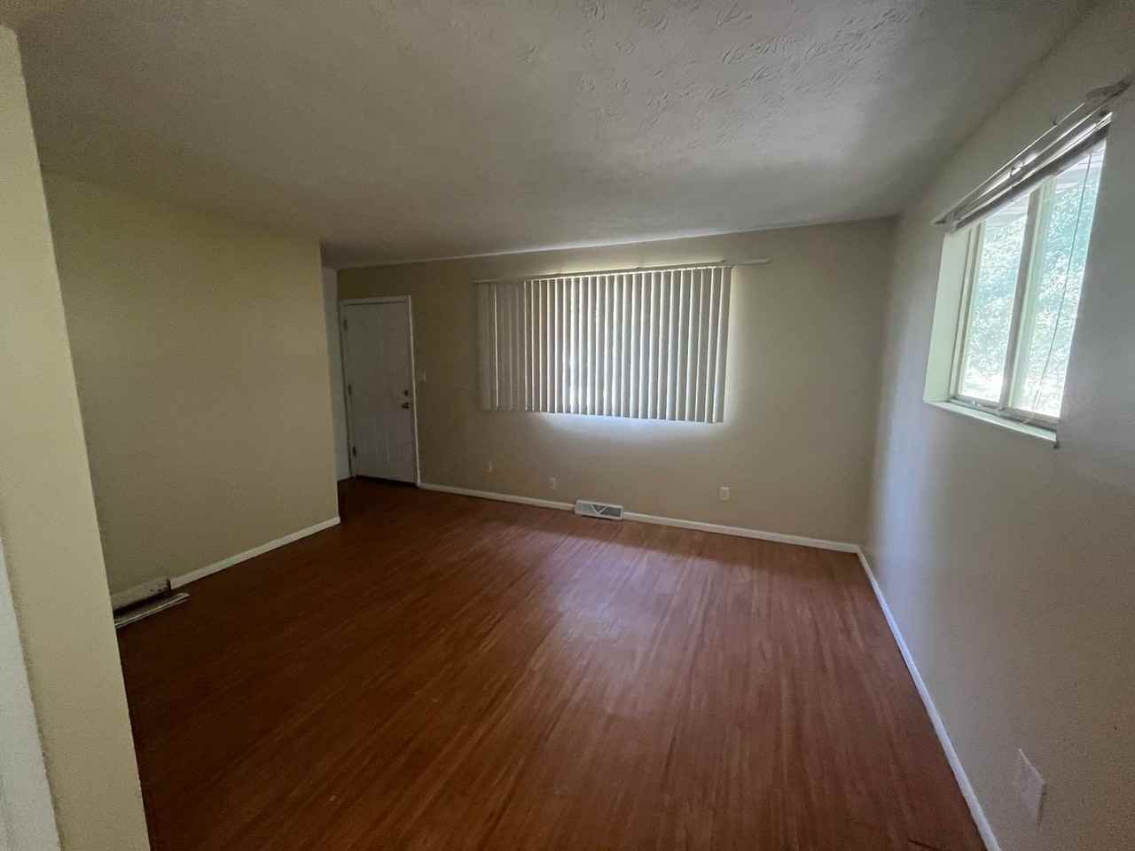 523 Mill St - Photo 2 of 7