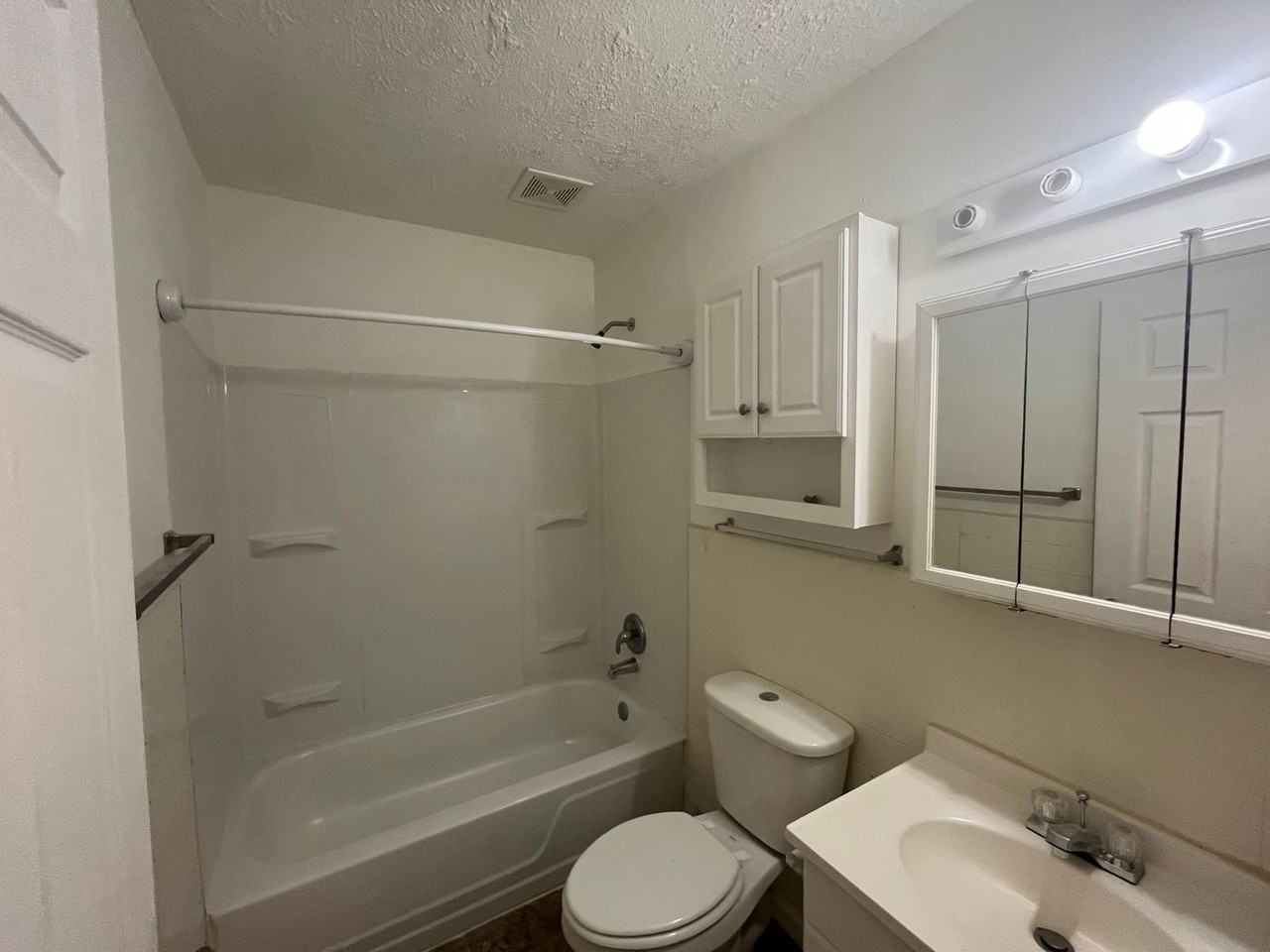 523 Mill St - Photo 5 of 7