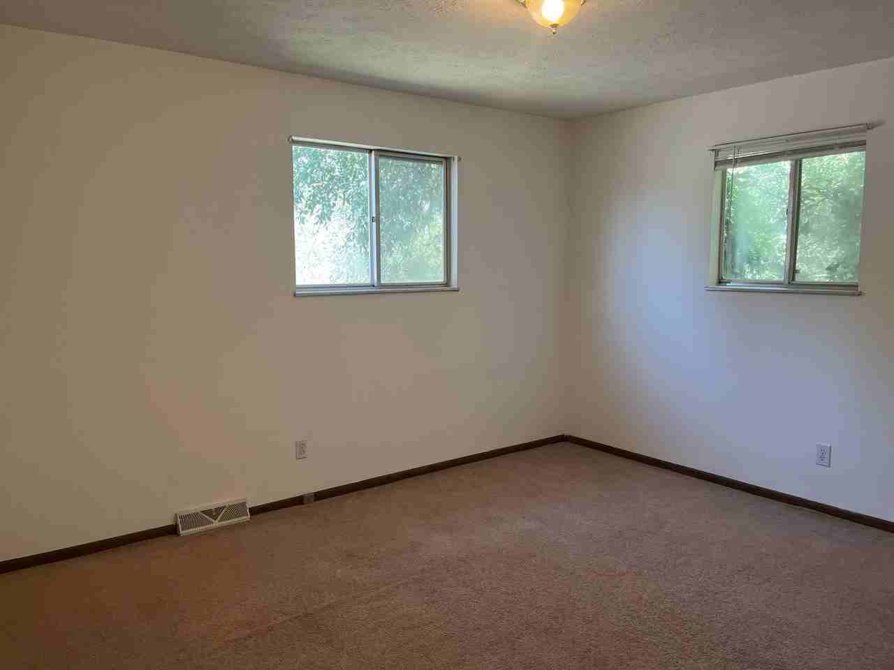523 Mill St - Photo 6 of 7