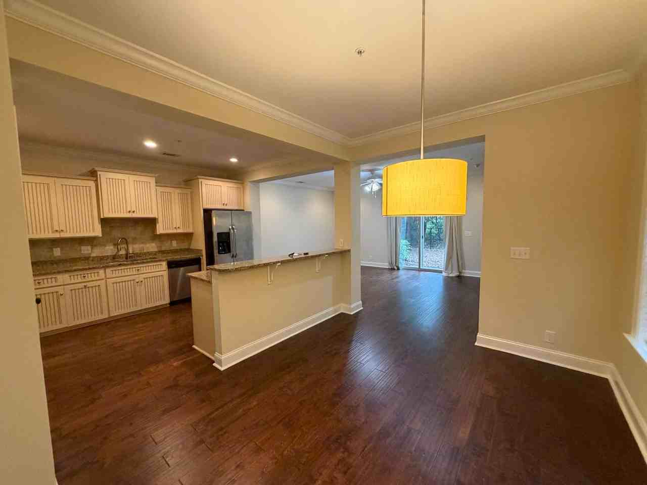 501 Reserve Ln - Photo 4 of 25