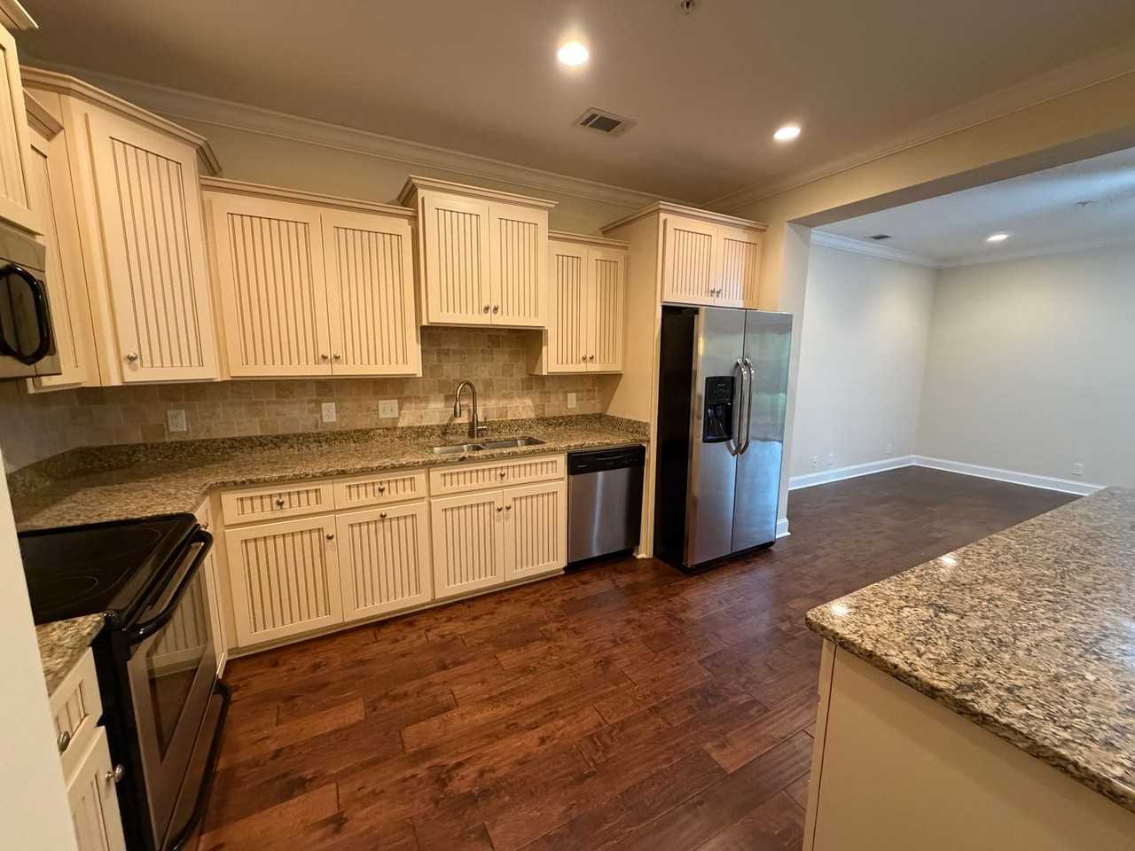 501 Reserve Ln - Photo 5 of 25
