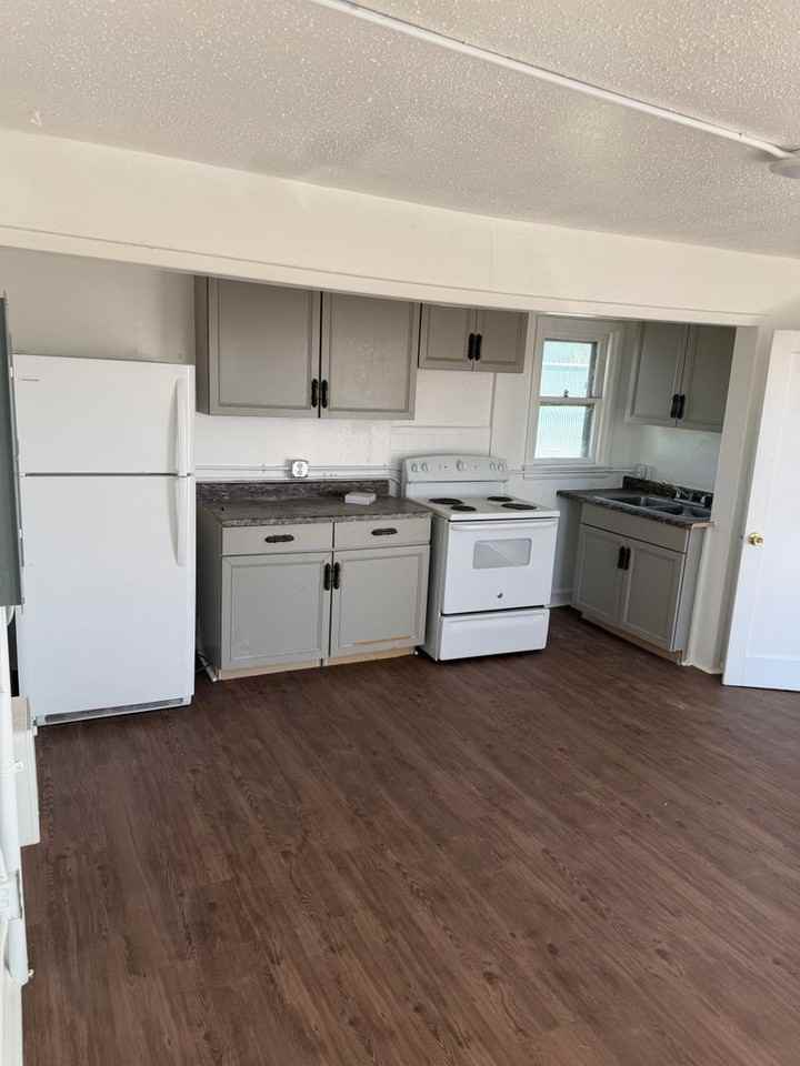 Cottonwood Village - Photo 3 of 17