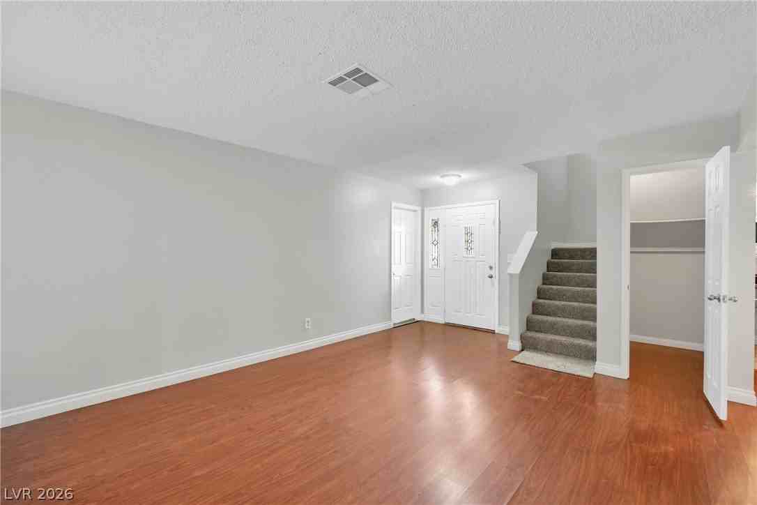 8136 Spur Ct - Photo 3 of 39