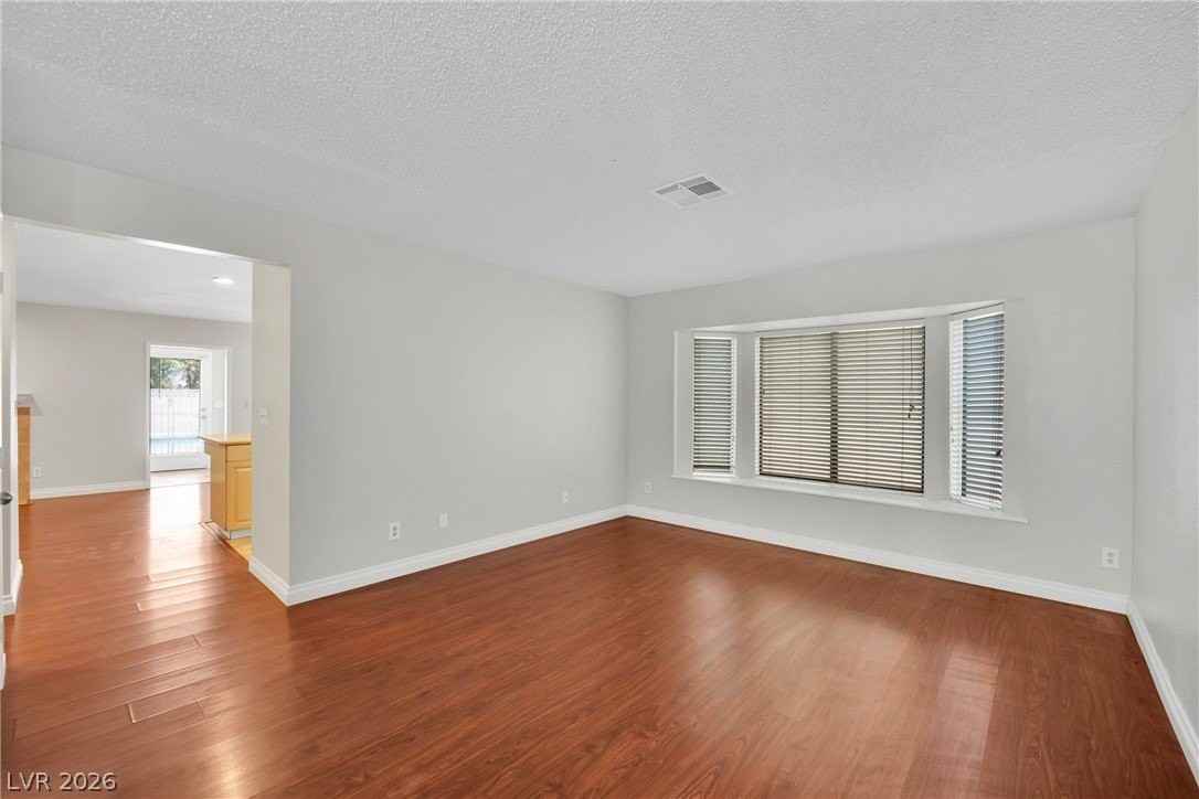 8136 Spur Ct - Photo 4 of 39