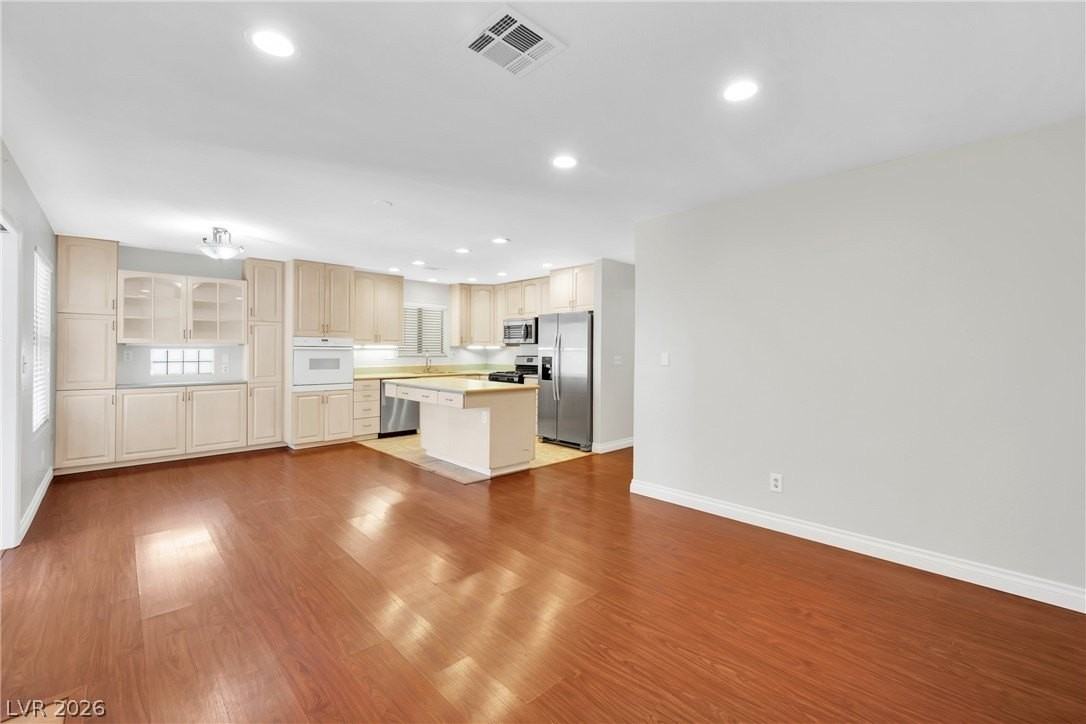 8136 Spur Ct - Photo 5 of 39