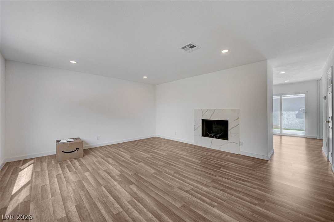 571 Greenbriar Townhouse Way - Photo 3 of 50