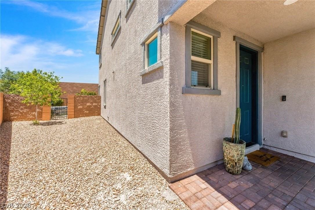 5981 Smith Valley Rd - Photo 4 of 43