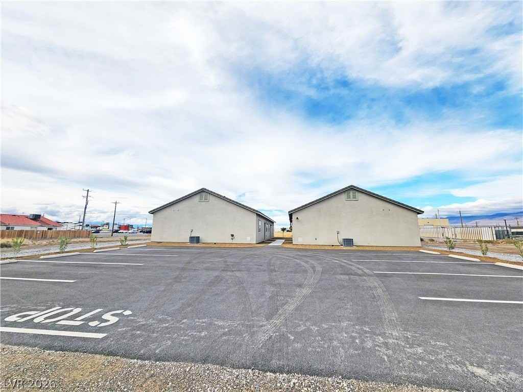 1340 E Arrowhead St #3 - Photo 3 of 32