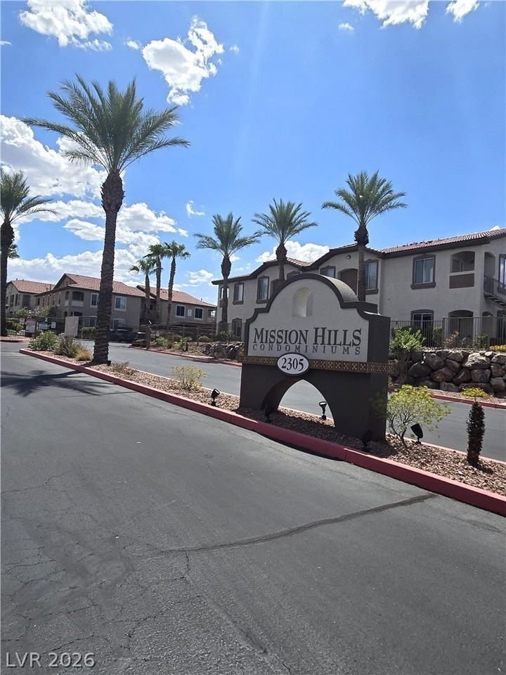 2305 W Horizon Ridge Pkwy #1521