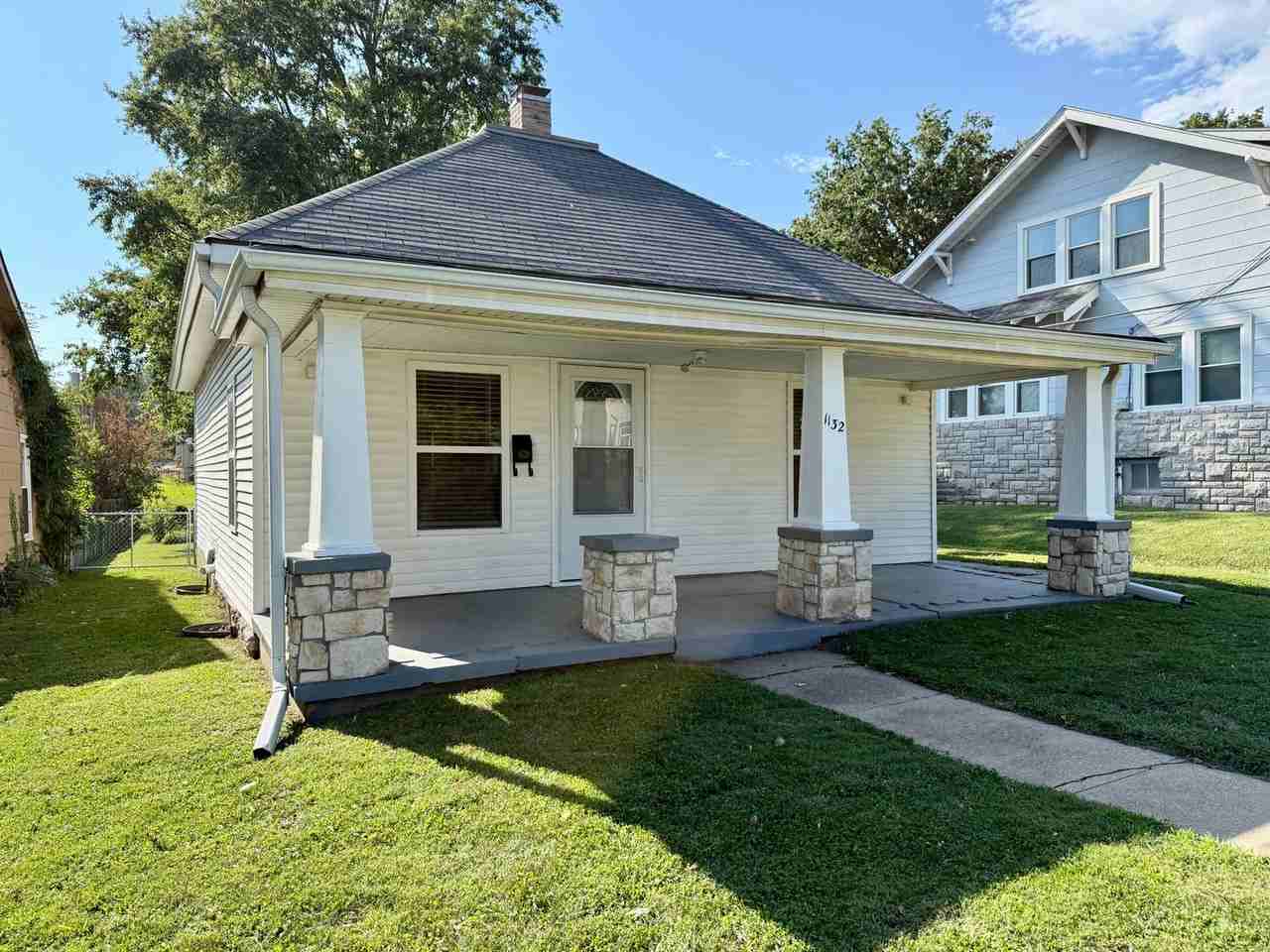 1132 S Dodgion Ave - Photo 2 of 17